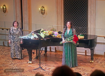 Елена Зеленская и Евгения Чеглакова на концерте в Бетховенском зале Большого театра, 19 мая 2016