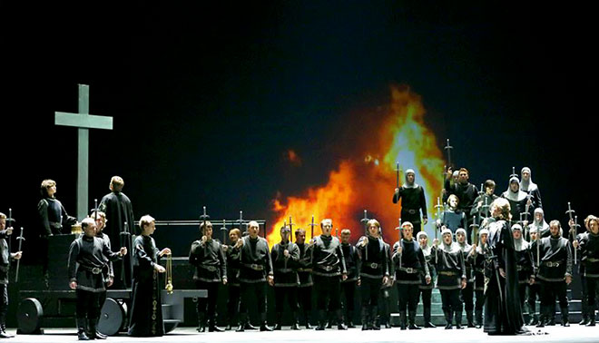 Сцена из оперы «Трубадур» в Мариинском театре
